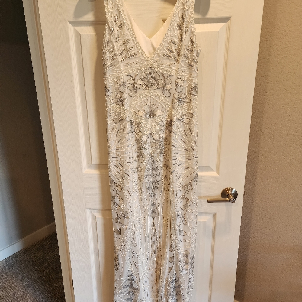 Sue Wong White Silver Beaded Art Deco Embroidered Column Gown Formal Dress